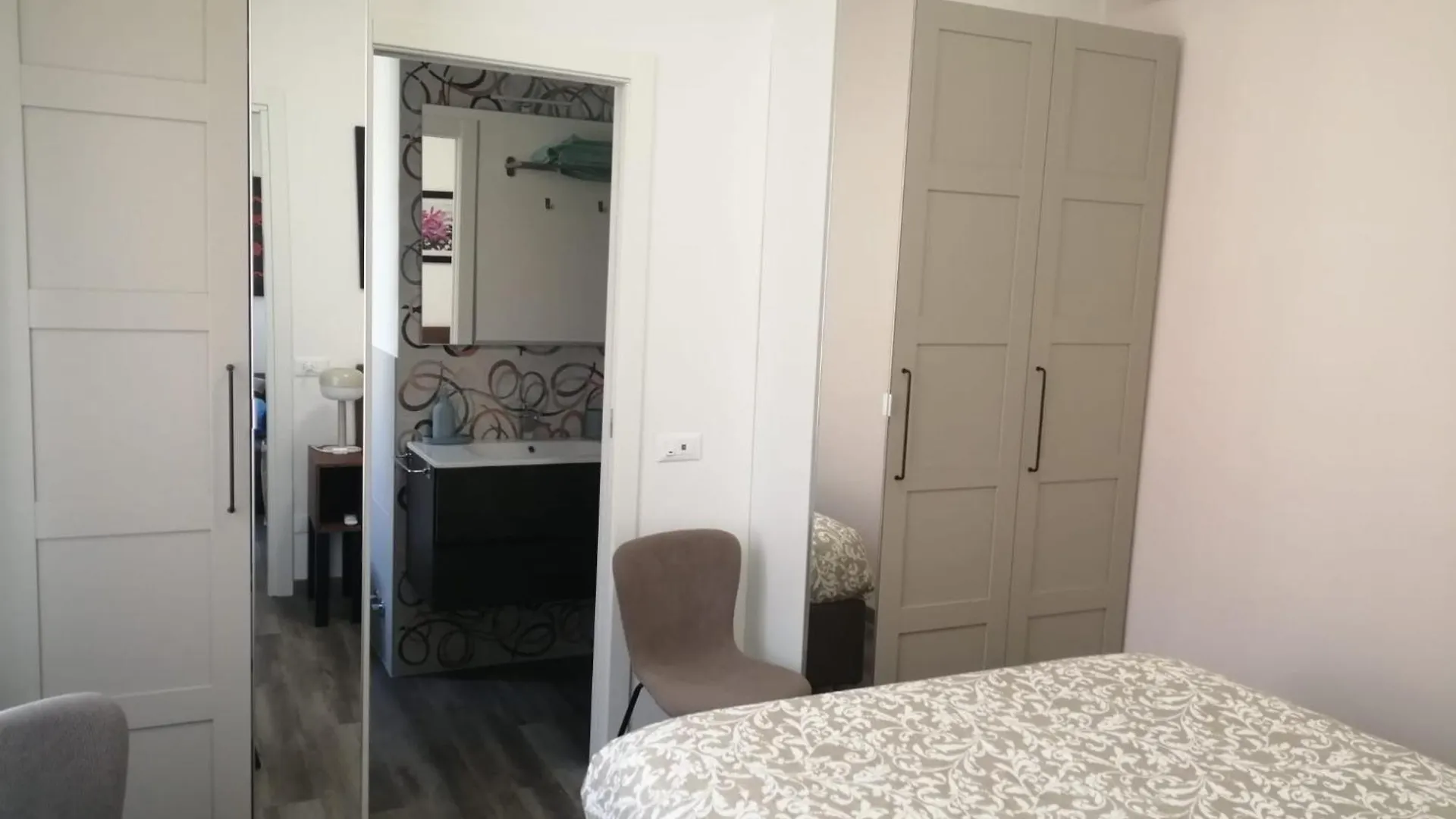 Vikos Lodge Bologna